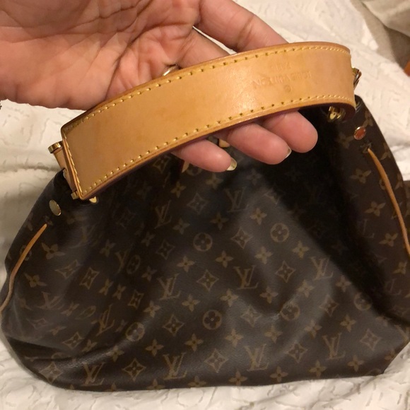 Louis Vuitton - Picture 4 of 9